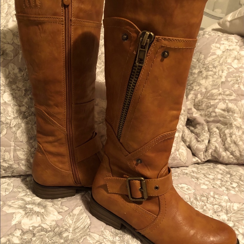 Extreme tan/brown boot